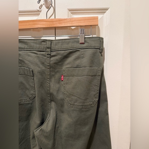 Levi’s Utility Women’s Pants in Olive Night Green , size 30 - Picture 3 of 13